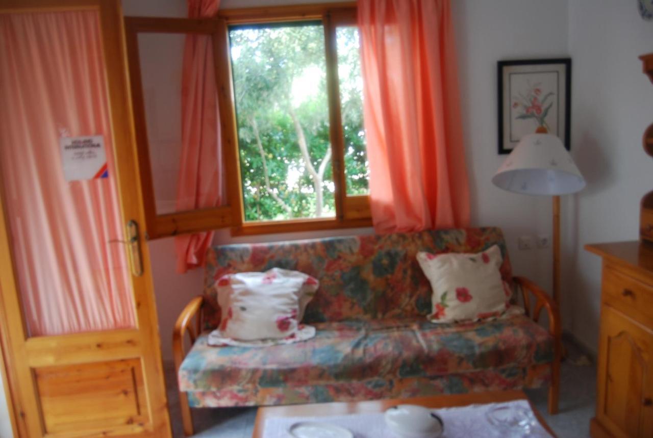 Es Pins Apartment Cala Blanca  Ruang foto